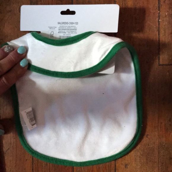 🌈 I’m Lucky🍀” Baby Bib! 🤗 - Picture 5 of 6